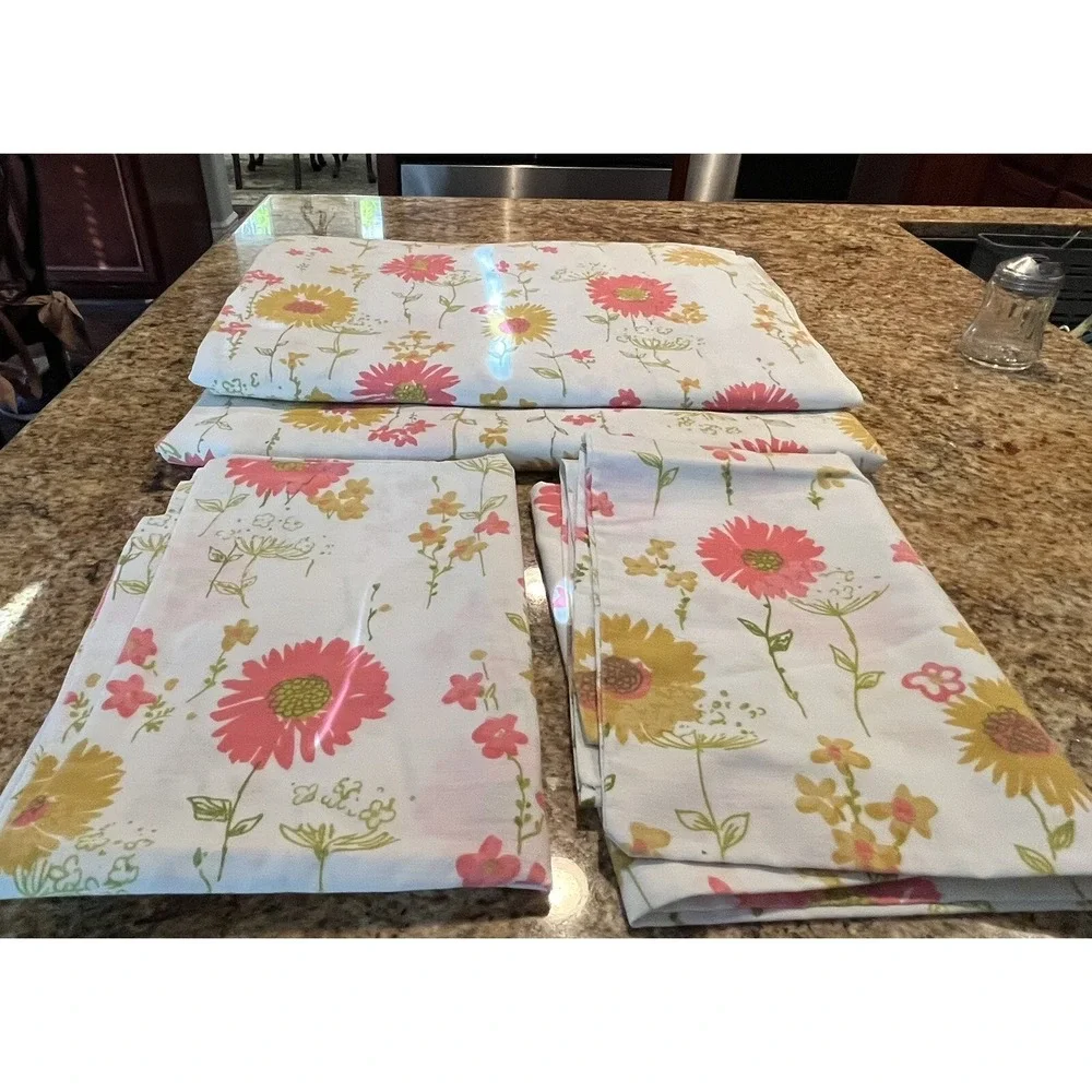 Vintage 1970's Floral Sheet Set Full Size 2 Flat & 2 Pillowcases Fashion Manor
